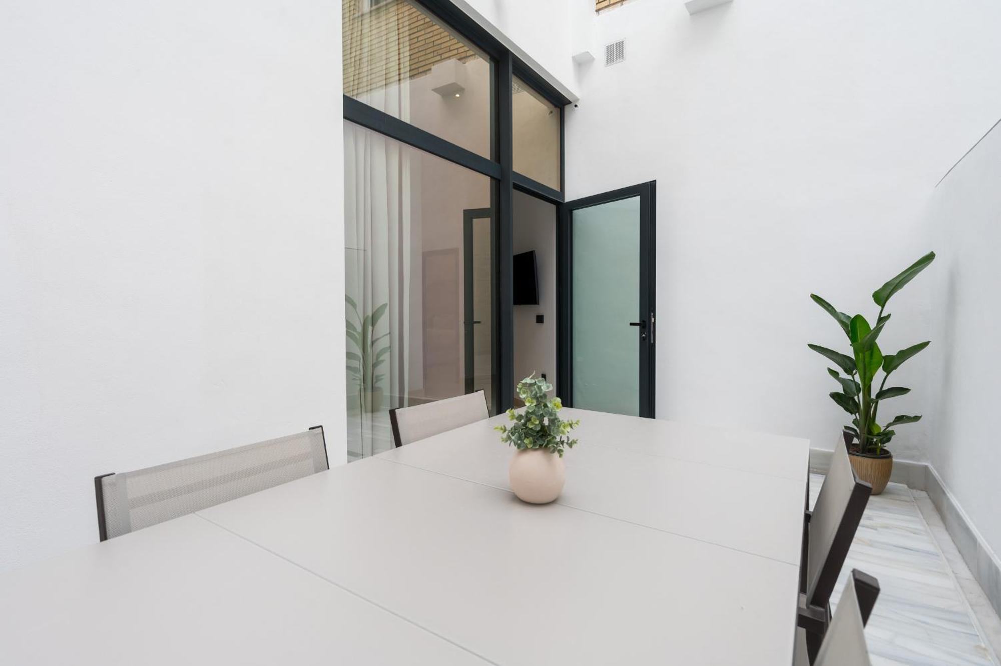 New Design Apartment - Private Patio - Gallos 2 Sevilla Dış mekan fotoğraf